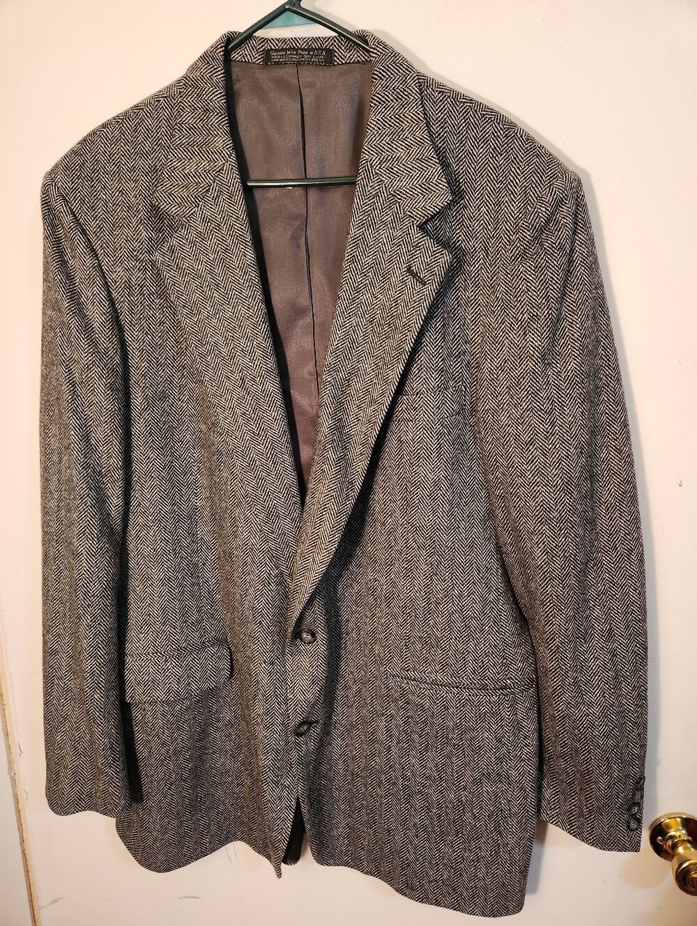 Classic Men's Herringbone Blazer in Gray